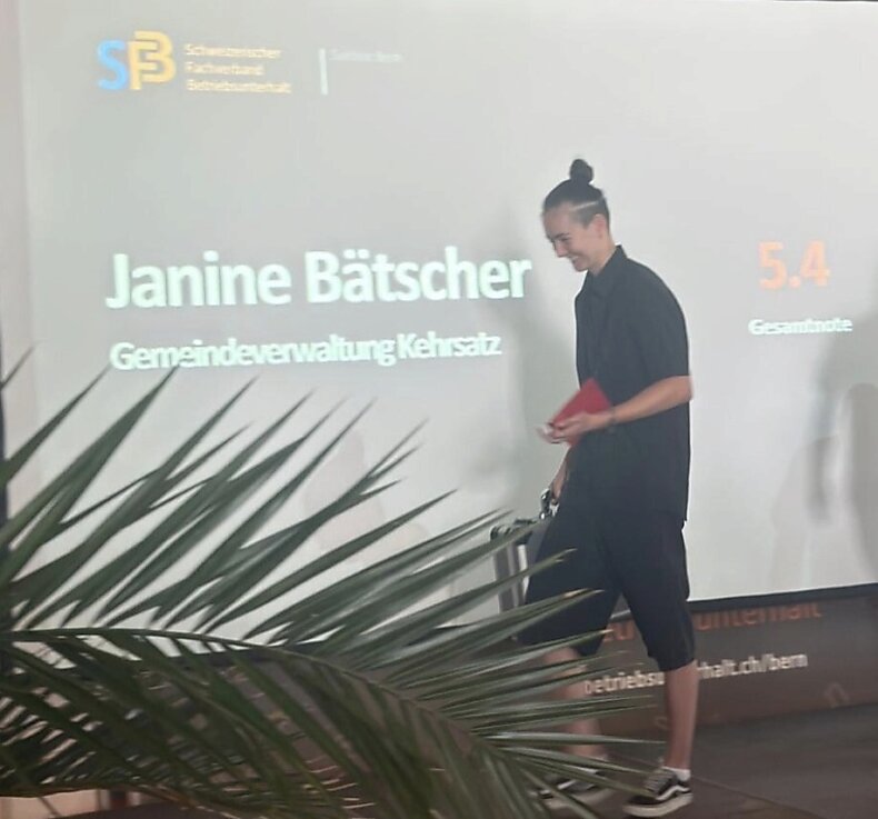 Bild Janine Bätscher mit Fähigkeitsausweis